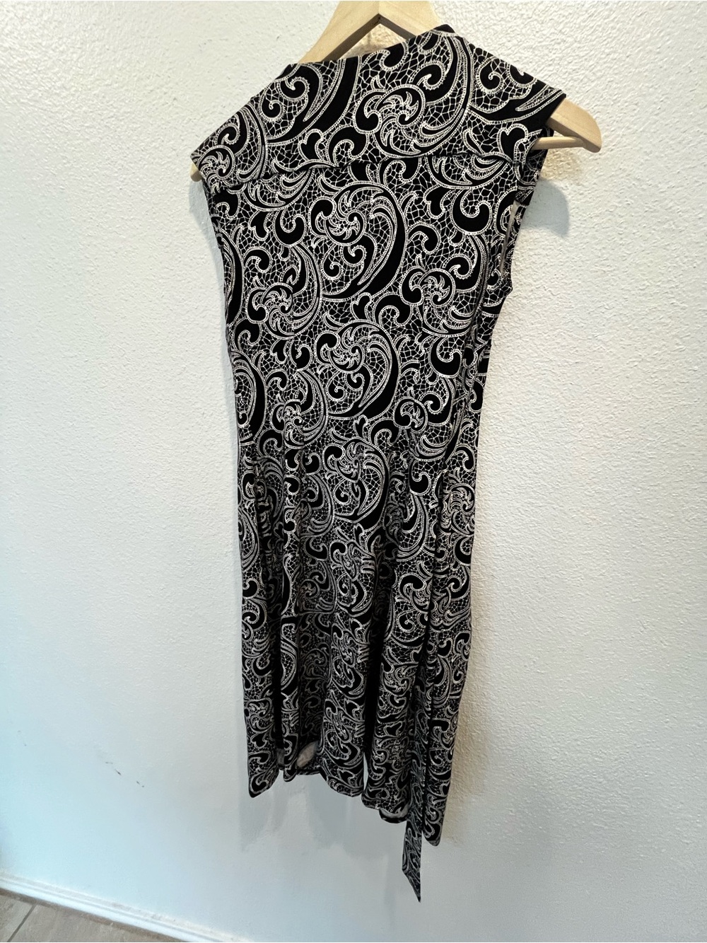 Ann Taylor Black & White Paisley Midi Dress wrinkle free travel dress - Picture 4 of 9